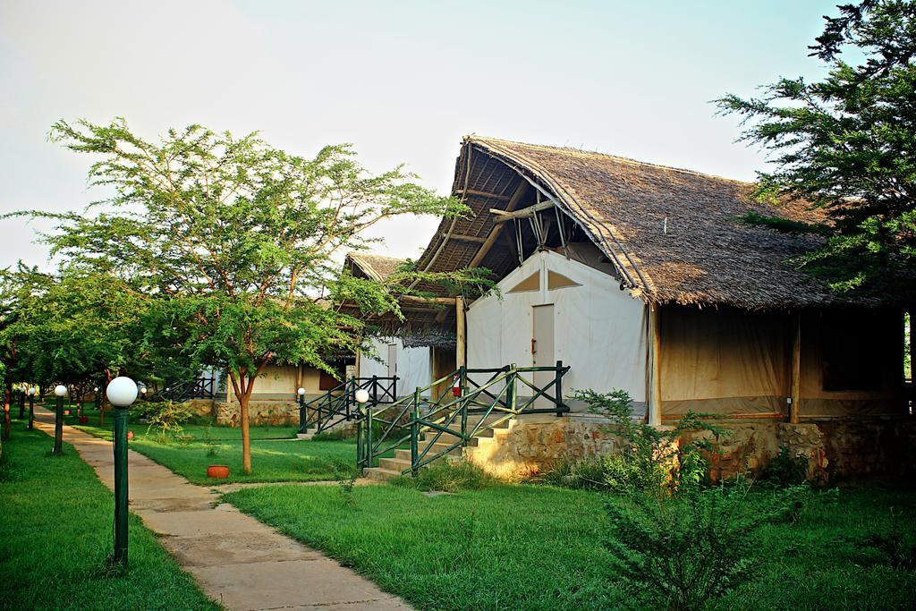 Hotel Manyatta Camp Voi Zewnętrze zdjęcie